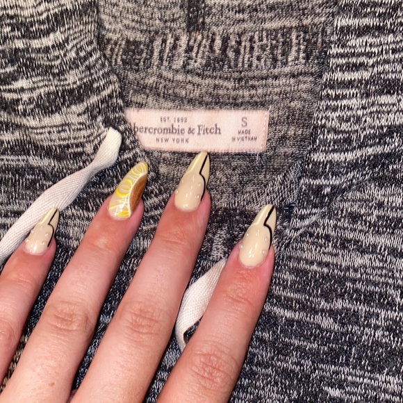 NWOT- ABERCROMBIE & FITCH CROPPED HOODED LONG SLEEVE SHIRT - WOMENS S - Picture 4 of 5